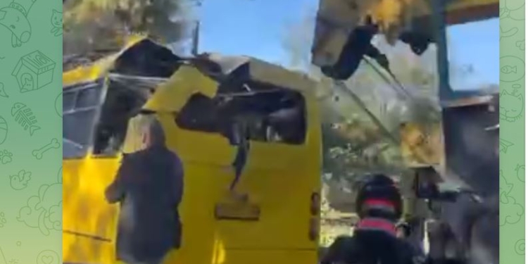 В Одесі кран протаранив маршрутку – поки що відомо про 6 постраждалих (ФОТО, ВІДЕО)