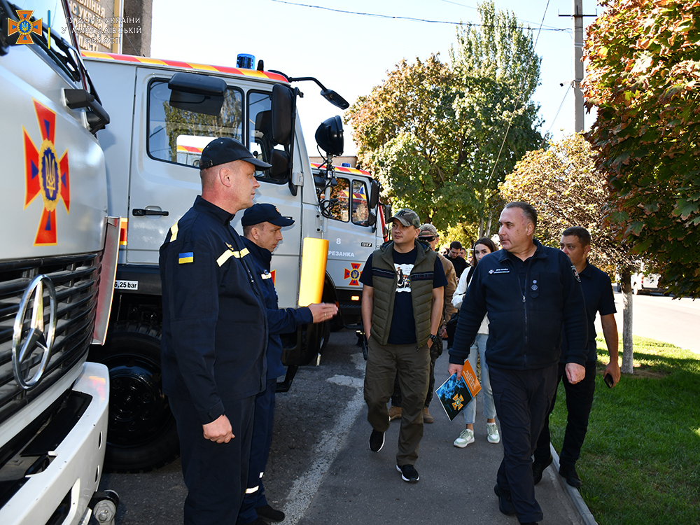 Рятувальникам Миколаївщини передали нові аварійно-рятувальні та пожежні автомобілі (ФОТО) 21
