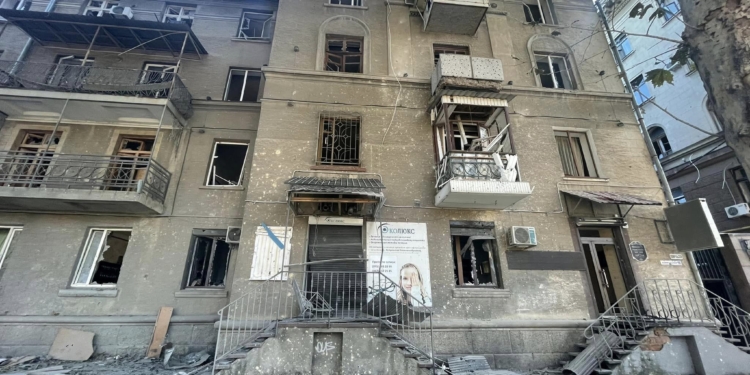 Миколаїв після нічного ракетного удару. Місто приводять до ладу комунальники (ФОТО)