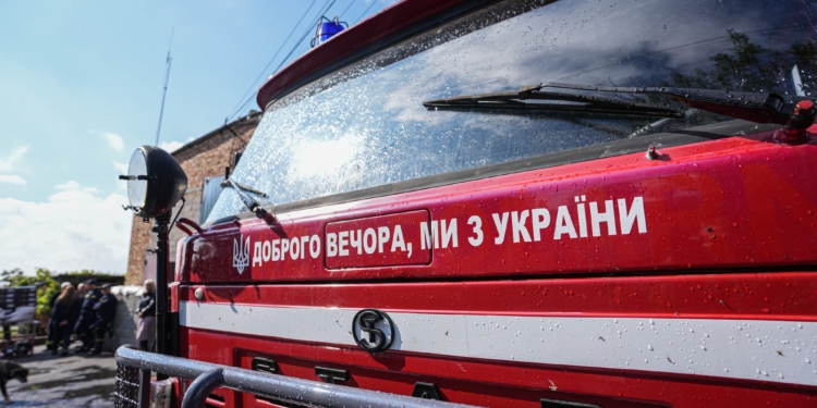 Рятувальники Миколаївщини отримали нагороди і 5 нових спеціальних автомобілів (ФОТО)