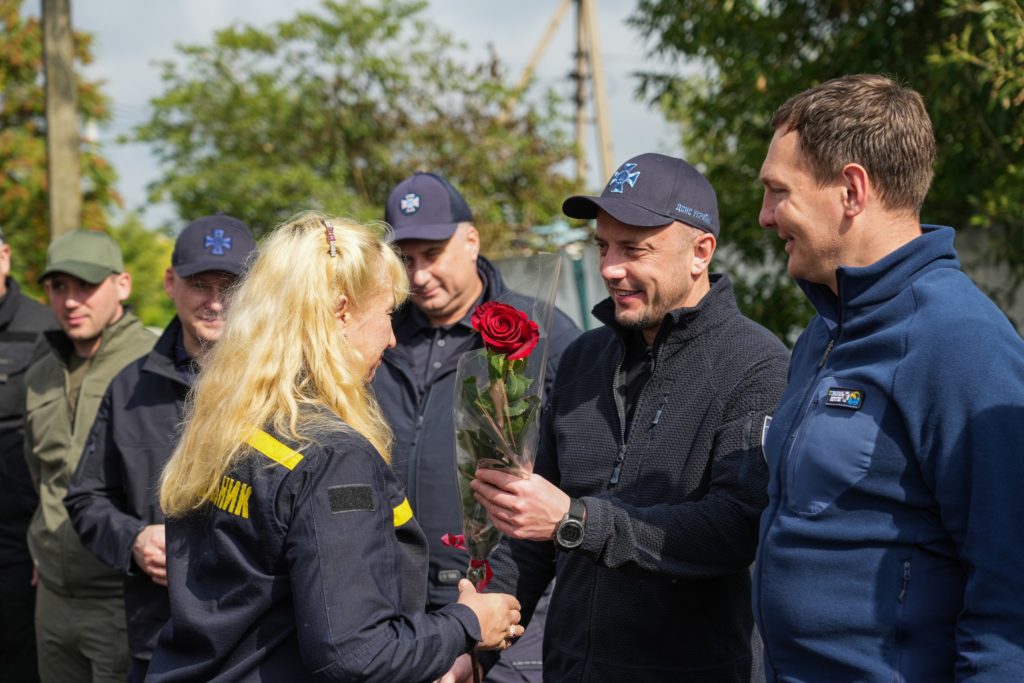 Рятувальники Миколаївщини отримали нагороди і 5 нових спеціальних автомобілів (ФОТО) 31