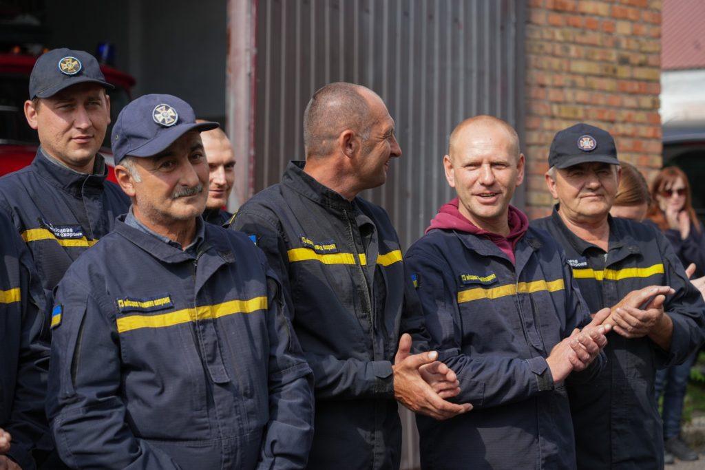 Рятувальники Миколаївщини отримали нагороди і 5 нових спеціальних автомобілів (ФОТО) 33