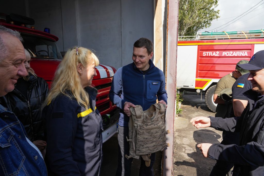 Рятувальники Миколаївщини отримали нагороди і 5 нових спеціальних автомобілів (ФОТО) 37