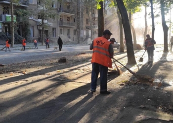 Миколаїв після нічного ракетного удару. Місто приводять до ладу комунальники (ФОТО)