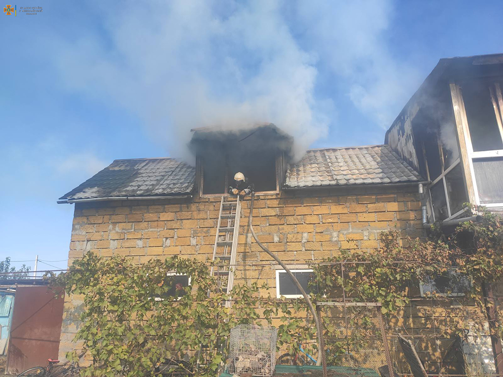 Рятувальники ліквідували пожежу у житловому будинку Очакова (ФОТО) 3