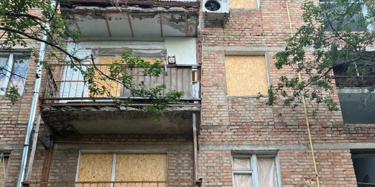 В Миколаєві російськими обстрілами пошкоджено 595 багатоповерхівок і 840 приватних будинків – мер (ФОТО)