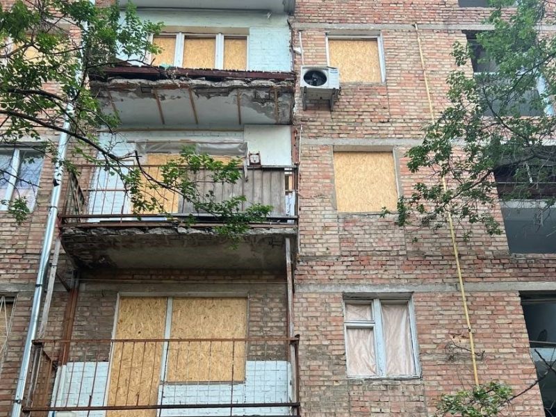 В Миколаєві російськими обстрілами пошкоджено 595 багатоповерхівок і 840 приватних будинків – мер (ФОТО)