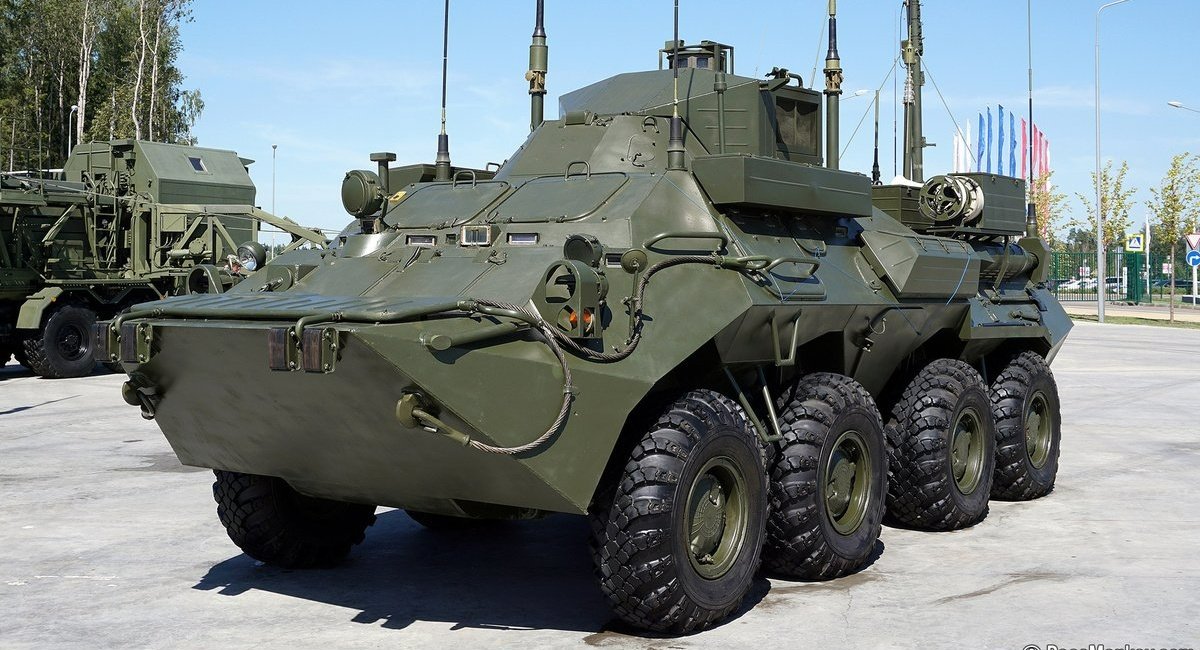 Вивчаємо “цінні подарунки”, які армія РФ лишає для ЗСУ. На цей раз – рідкісна командно-штабна машина (ФОТО)