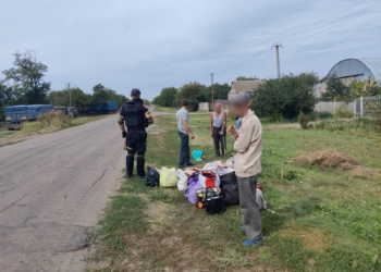 На Херсонщині 12 літніх людей пішки шли кілька кілометрів і переходили вбрід Інгулець, аби вибратися з окупації (ФОТО)