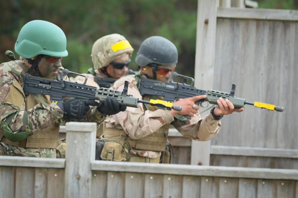Близько 5 тисяч військовослужбовців ЗС України уже пройшли підготовку у Великій Британії (ФОТО) 5 Близько 5 тисяч військовослужбовців ЗС України уже пройшли підготовку у Великій Британії (ФОТО) 4