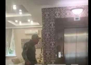 Все вам повернеться. У Воронежі “вагнерівець” після Донбасу влаштував розбірки з росгвардійцями. Красномовне (ВІДЕО)