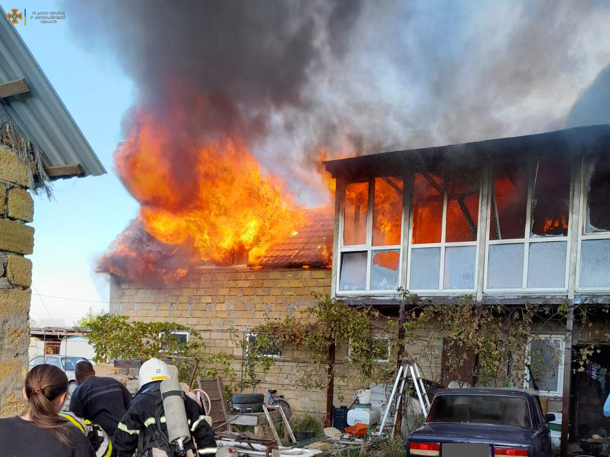 Рятувальники ліквідували пожежу у житловому будинку Очакова (ФОТО) 9