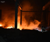В Миколаєві через нічні обстріли горіло складське приміщення в Інгульському районі. Що ще гасили рятувальники за добу (ФОТО, ВІДЕО)