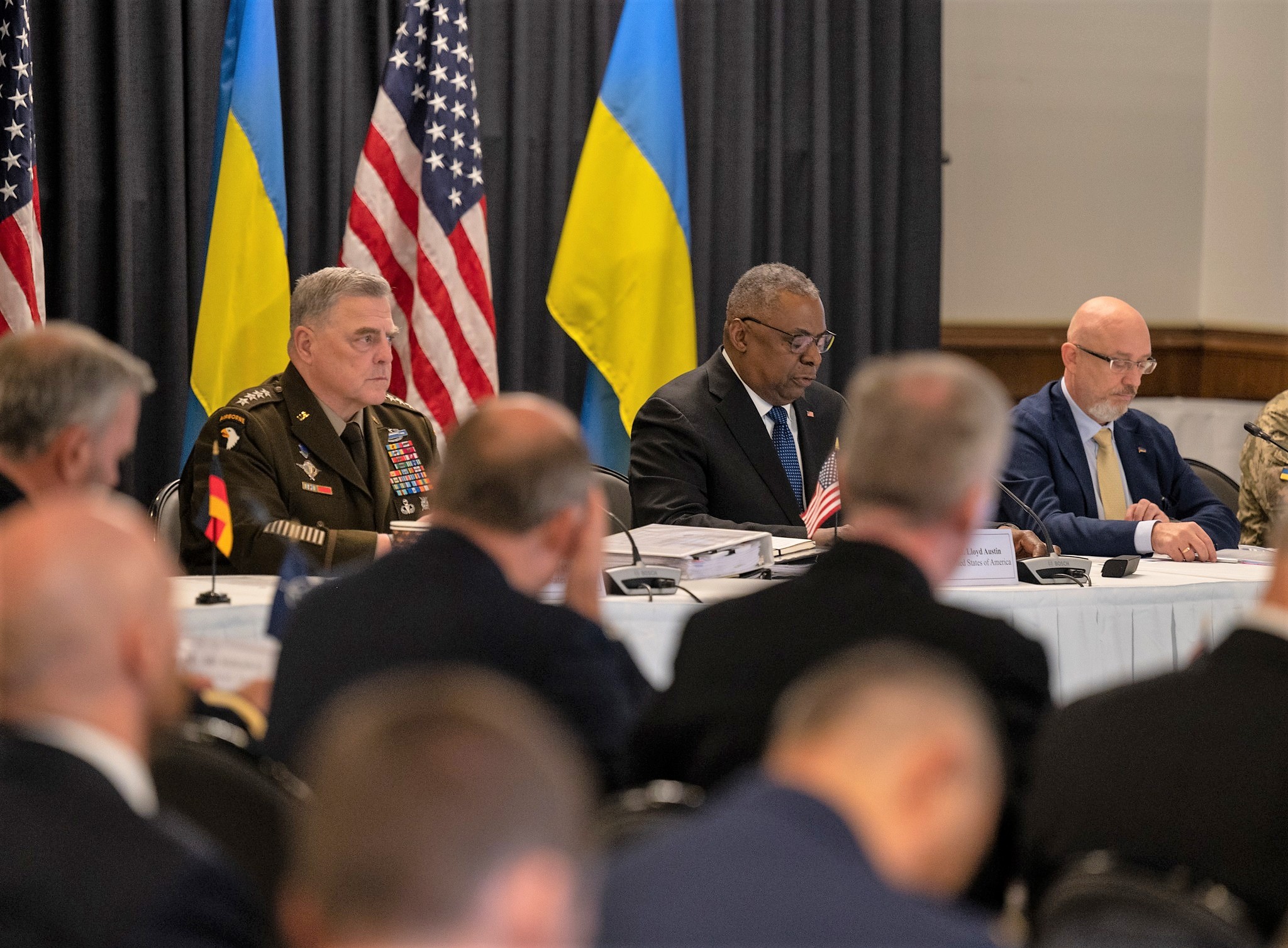 В Рамштайн-5 від України беруть участь Резніков і Мойсюк (ФОТО)