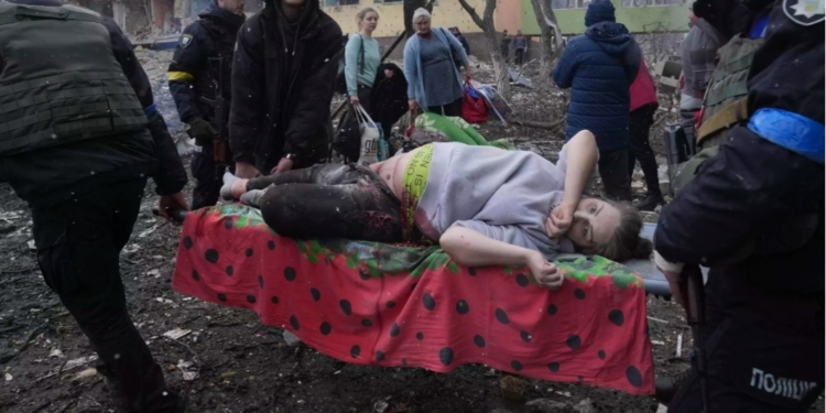 Фотографії з обложеного Маріуполя здобули головний приз Міжнародного фестивалю Visa pour l’image (ФОТО)