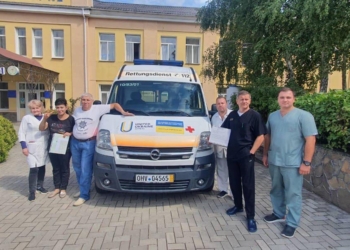 Пологовий будинок №1 отримав карету швидкої допомоги (ФОТО)