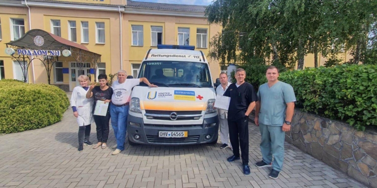 Пологовий будинок №1 отримав карету швидкої допомоги (ФОТО)