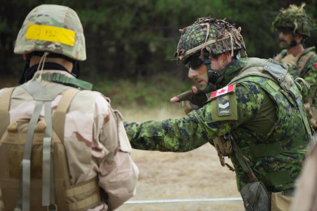 Близько 5 тисяч військовослужбовців ЗС України уже пройшли підготовку у Великій Британії (ФОТО) 7 Близько 5 тисяч військовослужбовців ЗС України уже пройшли підготовку у Великій Британії (ФОТО) 6