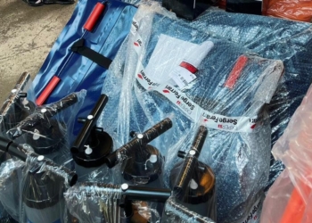 Дві лікарні Миколаєва отримали від благодійників дефібрилятори та ноші (ФОТО)