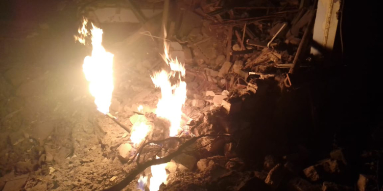 На Миколаївщині через обстріли горів газопровод (ФОТО)