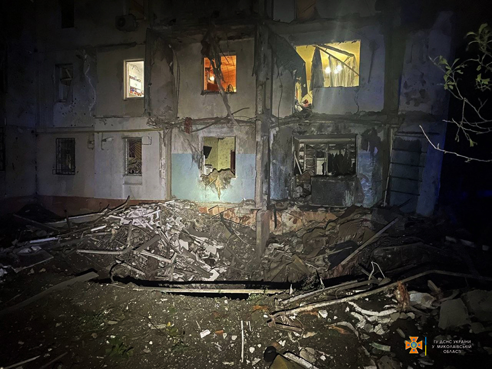 Внаслідок обстрілів в Миколаєві суттєво пошкоджені багатоповерхові будинки (ФОТО) 3