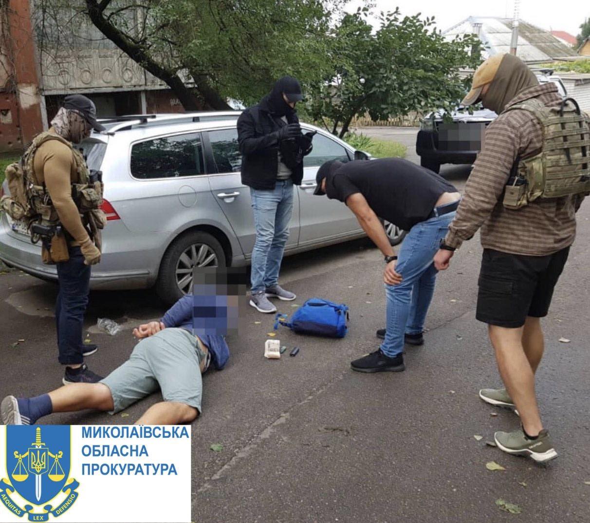 В Миколаєві СБУ затримала 2 агентів рф – один корегував вогонь по Варварівському мосту та полював на HIMARS, інший допомагав інформаційно (ФОТО, ВІДЕО)