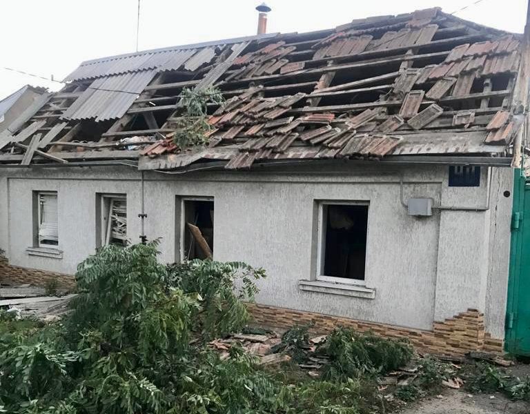 Внаслідок нічного російського обстрілу Миколаєва пошкоджено 40 приватних будинків, 2 багатоквартирних будинки і спортшкола