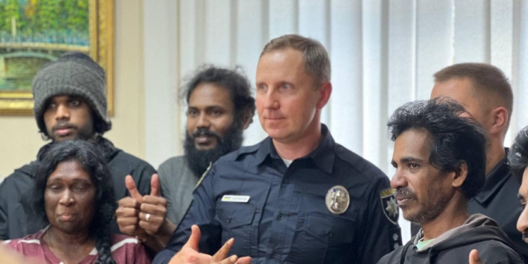 З полону звільнили 7 громадян Шрі-Ланки – рашисти відривали їм нігті і вимагали “money” (ФОТО)