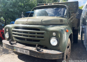 На Миколаївщині поліція затримала вантажівку з нелегальним піском,  власник намагався її викупити за 25 тис.грн. (ФОТО, ВІДЕО)