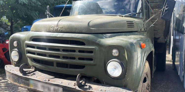 На Миколаївщині поліція затримала вантажівку з нелегальним піском, власник намагався її викупити за 25 тис.грн. (ФОТО, ВІДЕО)