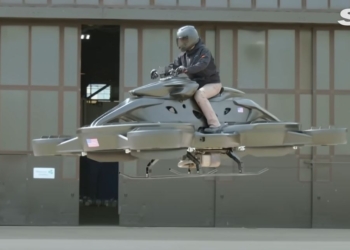 Перший в світі літаючий мотоцикл надійде в продаж наступного року, але ціна вже відома (ВІДЕО)