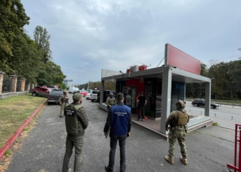 Завозили авто під виглядом гумдопомоги й продавали їх – на Київщині викрили схему (ФОТО)