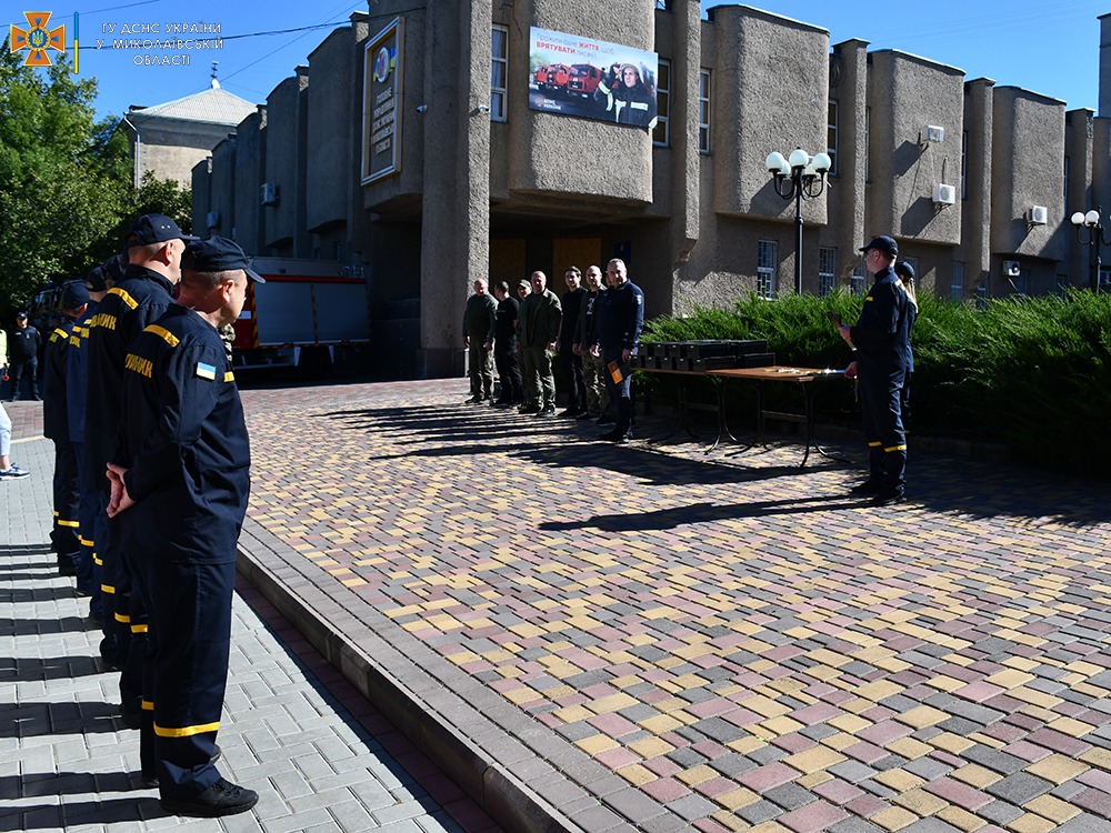 Рятувальникам Миколаївщини передали нові аварійно-рятувальні та пожежні автомобілі (ФОТО) 7
