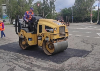 У Миколаєві здійснюють ямковий ремонт доріг (ФОТО, ВІДЕО)