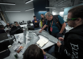 Двісті учасників першого оборонного хакатону IDI Camp запропонували свої розробки для українського війська (ФОТО)