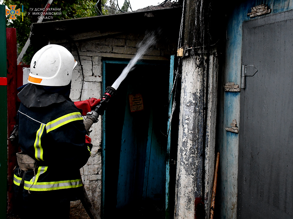 З 5 пожеж на Миколаївщині за добу дві спалахнули через російські обстріли (ФОТО) 9