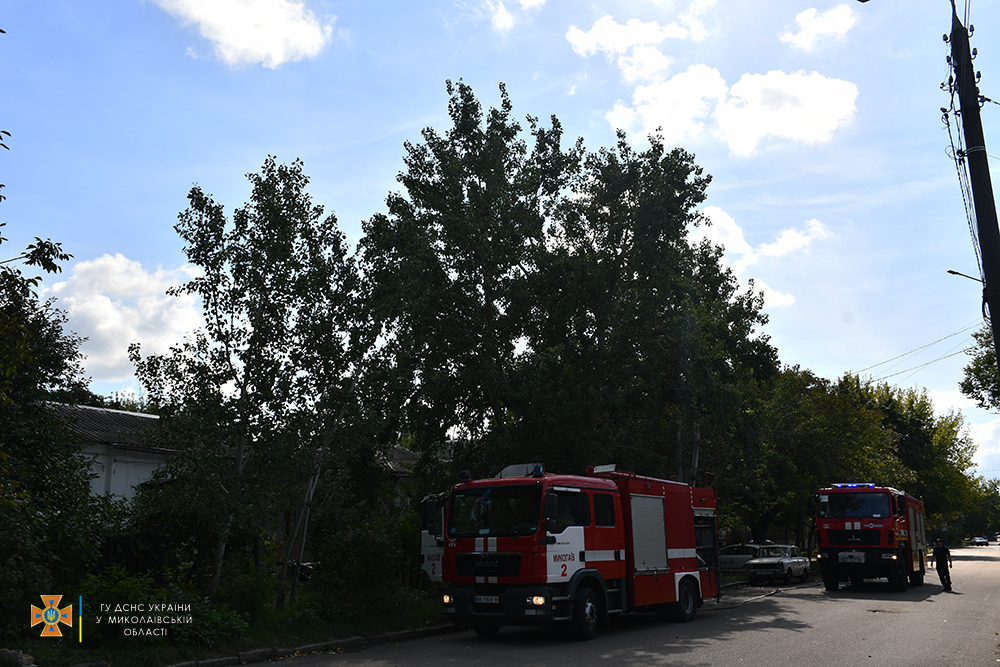 В центрі Миколаєва загасили пожежу приватного будинку (ФОТО, ВІДЕО) 10