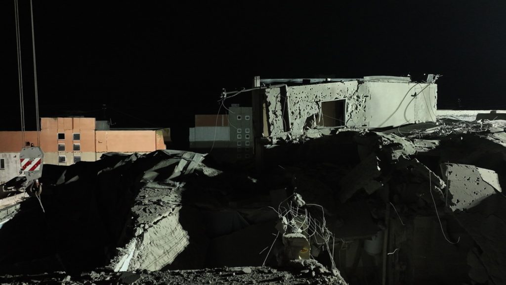 Рятувальна операція в Миколаєві на місці нічної ракетної атаки росіян по житловому будинку (ФОТО, ВІДЕО) 9