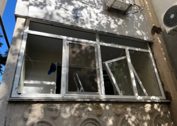 Миколаїв. Окрім будинку, в який вночі влучила ракета, постраждали ще 6 багатоповерхівок і понад 20 авто – мер (ФОТО)