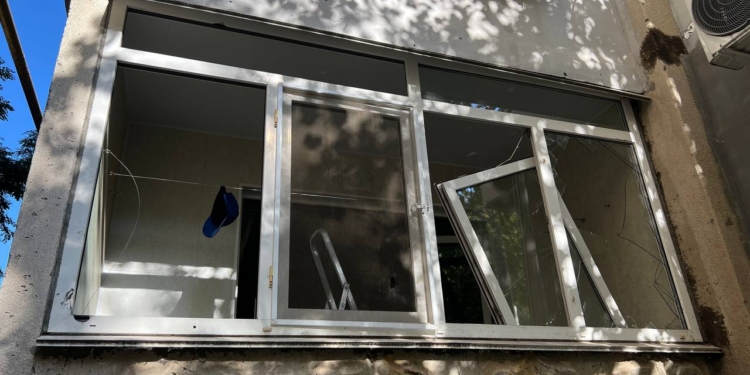 Миколаїв. Окрім будинку, в який вночі влучила ракета, постраждали ще 6 багатоповерхівок і понад 20 авто – мер (ФОТО)