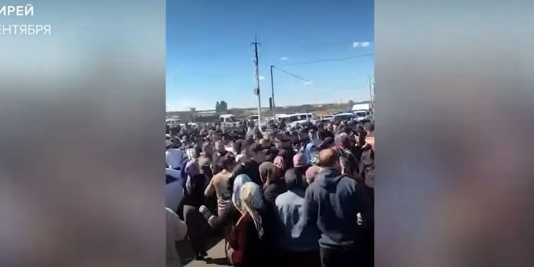 В Дагестані бунт проти мобілізації набирає обертів – бунтівників розганяють пострілами, але вони перекрили трасу (ВІДЕО)