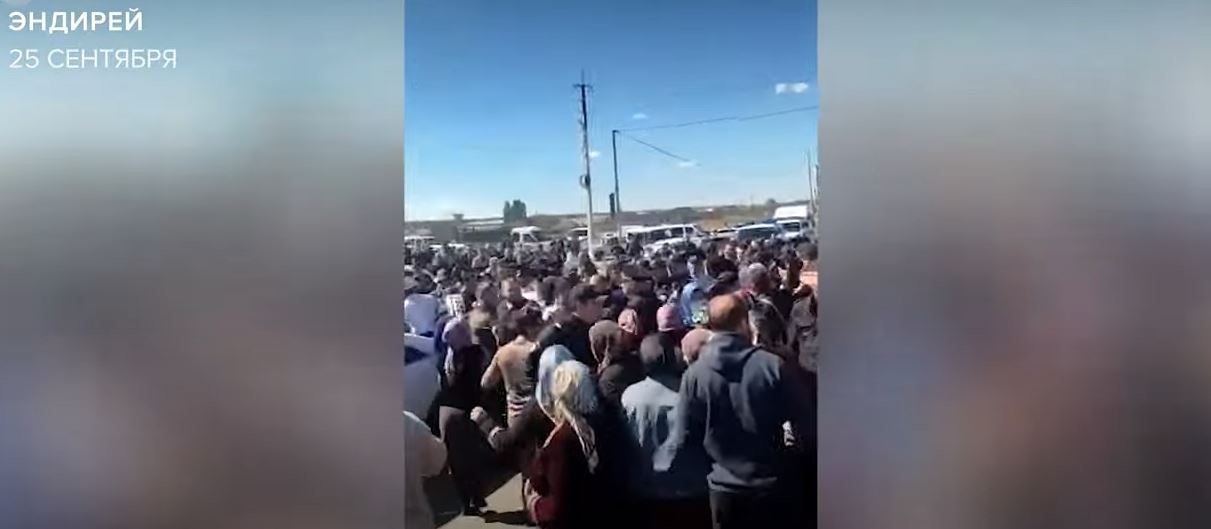 В Дагестані бунт проти мобілізації набирає обертів – бунтівників розганяють пострілами, але вони перекрили трасу (ВІДЕО)