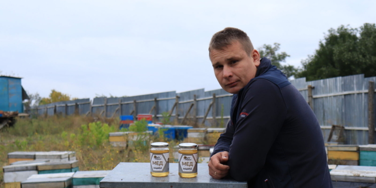 Як бджоляр з Миколаївщини популяризує медовий бізнес в Україні (ФОТО)
