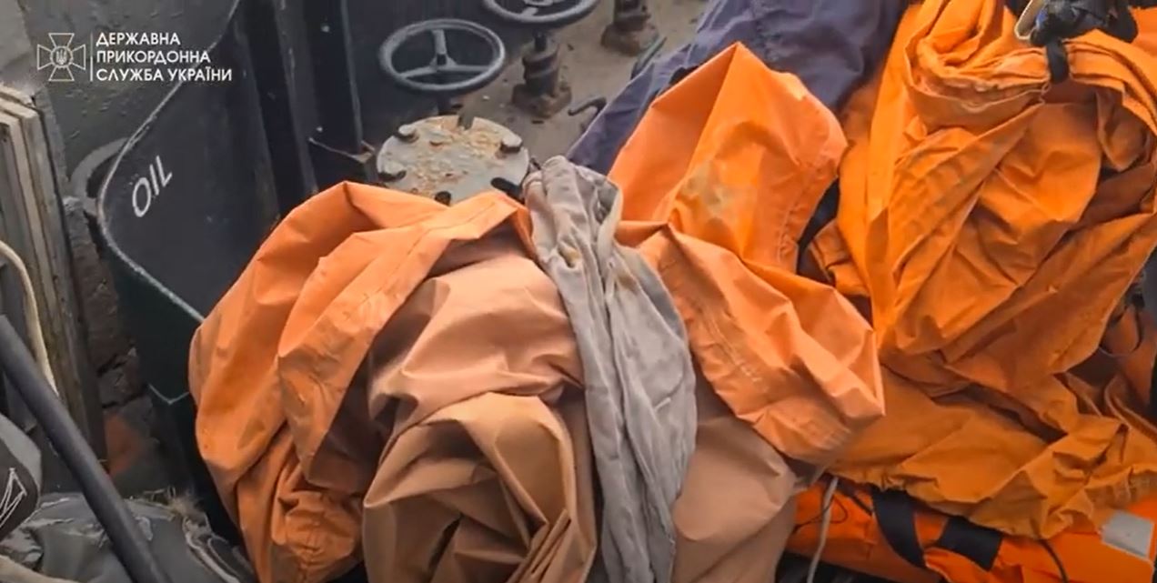 В Чорному морі знайшли рятувальний пліт з крейсера “Москва”. Хто намагався на ньому врятуватись, і чому не вийшло (ВІДЕО)