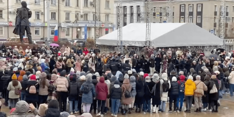 “Дайте нашим детям жить”, – в Якутії жінки водили антивоєнний хоровод (ФОТО, ВІДЕО)
