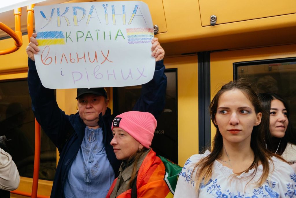 В Україні відбувся перший МетроПрайд – в харківському метро (ФОТО) 14