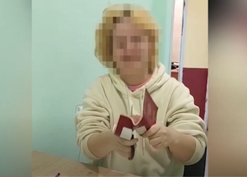 Кримчанка на кордоні в Україні знищила свій російський паспорт – бо небажаний (ВІДЕО)