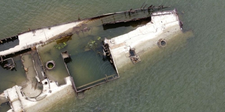 На Дунаї через спеку “спливли” німецькі кораблі часів Другої світової (ФОТО, ВІДЕО)