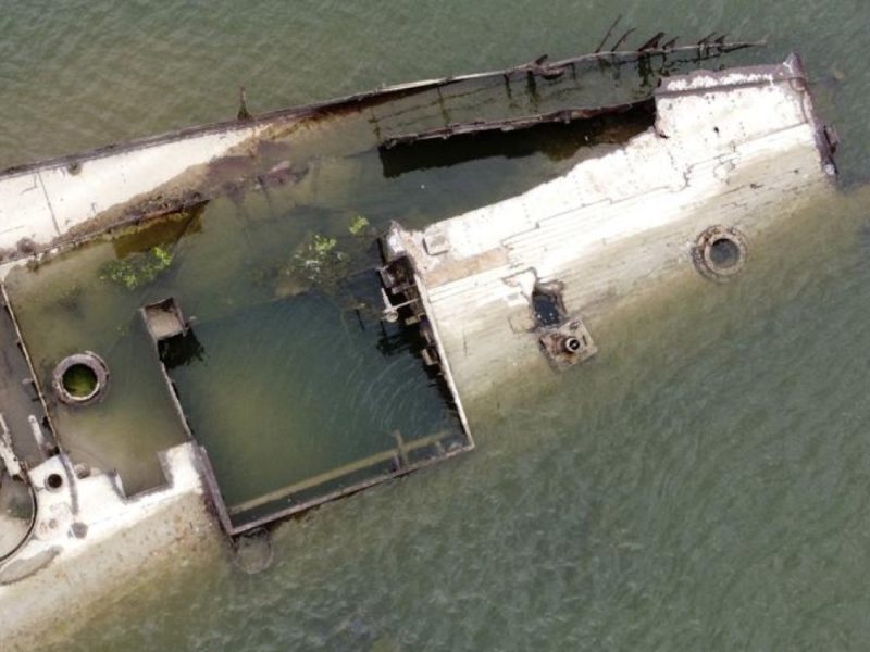 На Дунаї через спеку “спливли” німецькі кораблі часів Другої світової (ФОТО, ВІДЕО)