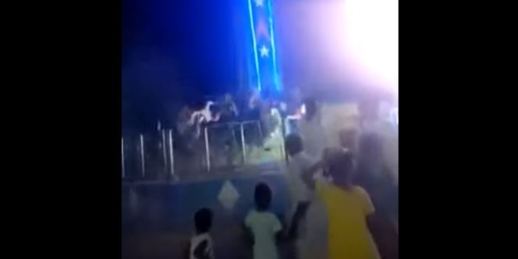 В Індії з 15-метрової висоти впала карусель – 50 постраждалих (ВІДЕО)